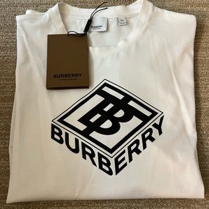 Burberry T-shirt size small